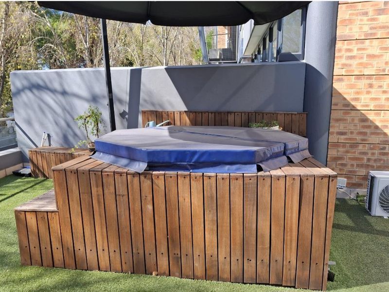 A BEAUTIFULLY FURNISHED TWO BEDROOM GARDEN APARTMENT - Photo 9