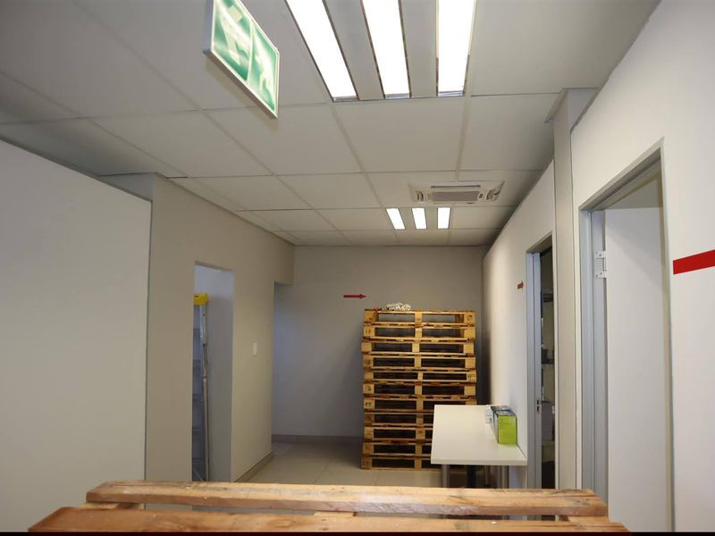 Modern and well maintained unit for sale. - Photo 4