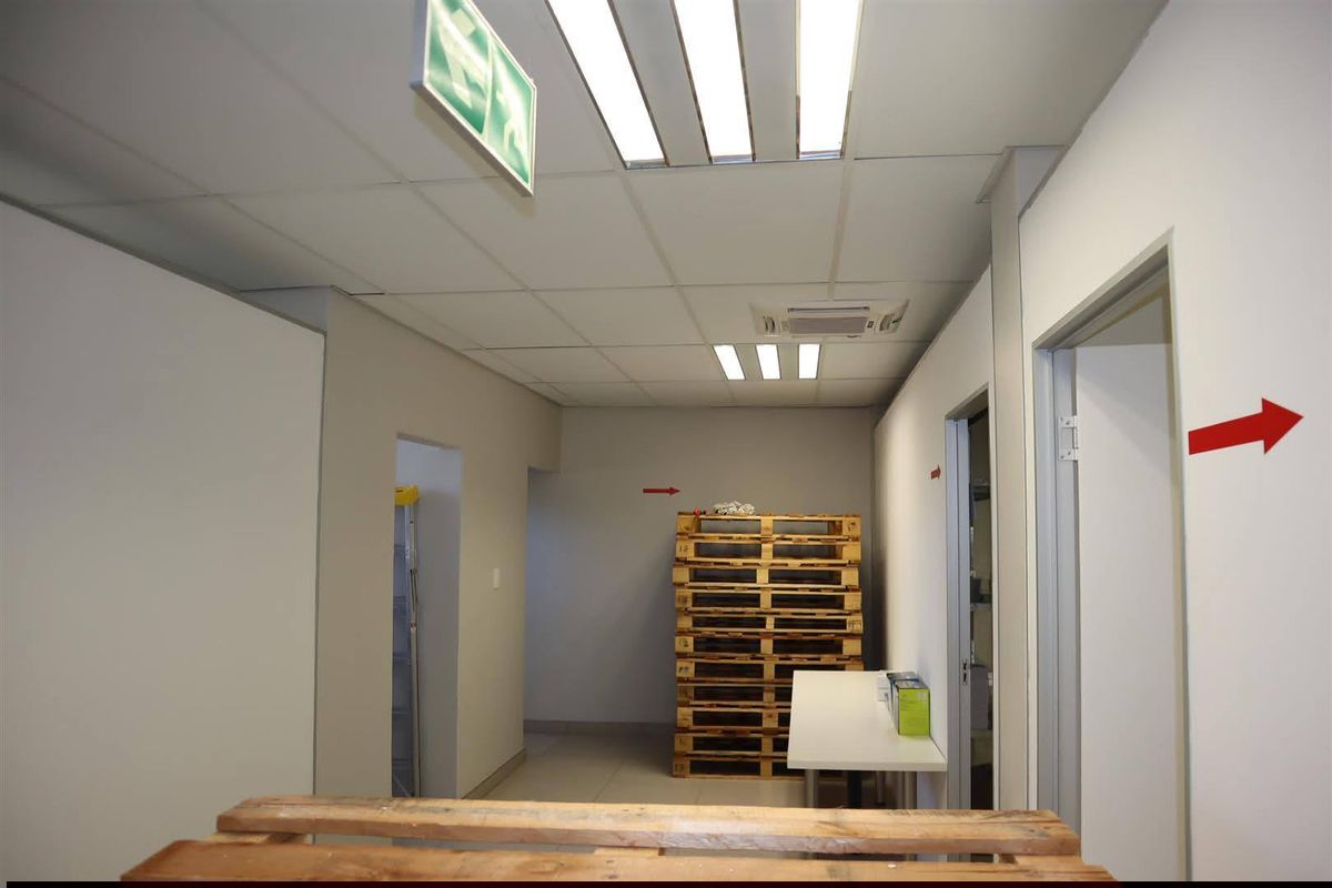 Modern and well maintained unit for sale. - Photo 4