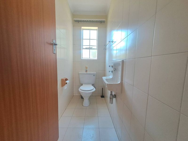 Comfortable 2 bedroom Town House - Photo 5