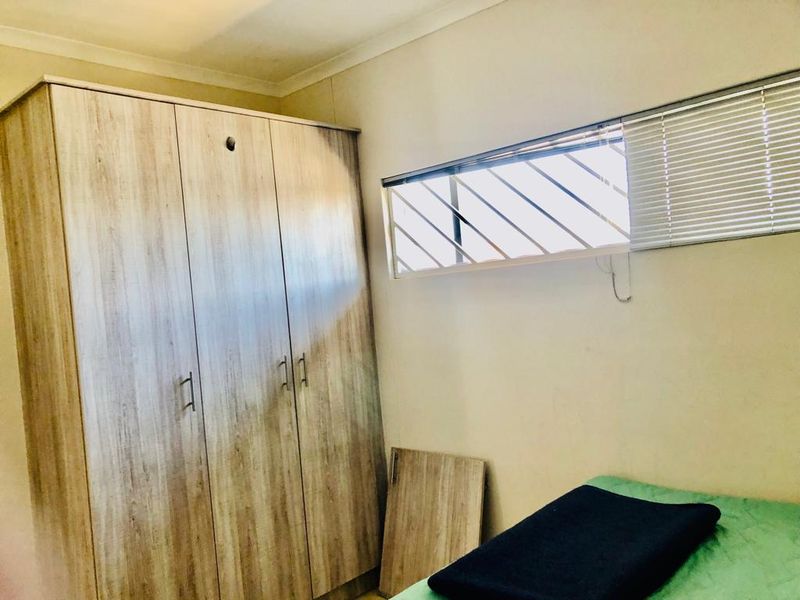 2 Bedroom Townhouse For Sale in Rocky Crest - Photo 6