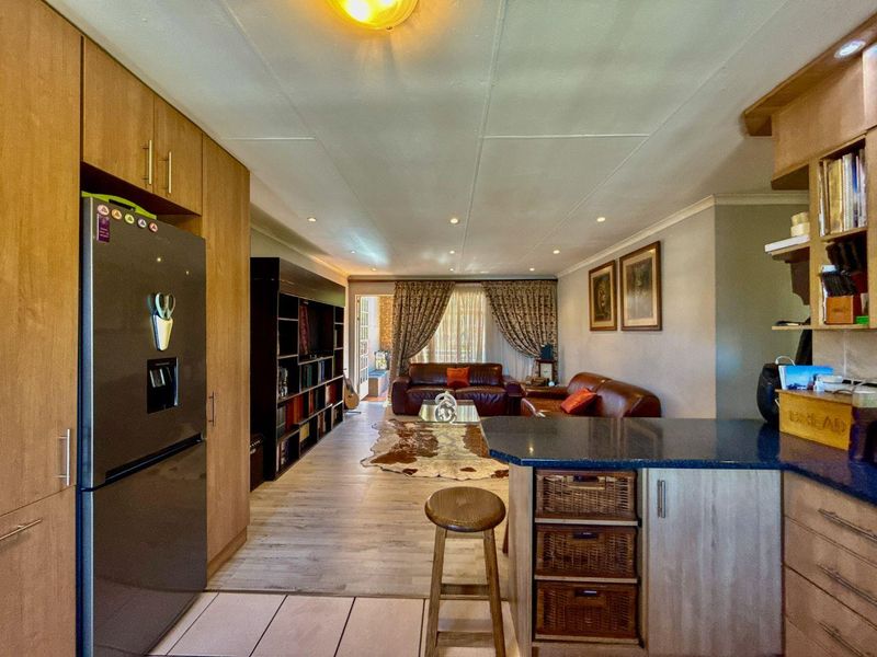 Spacious, Stylish & Secure | 3 Bed Apartment in Elarduspark - Photo 7