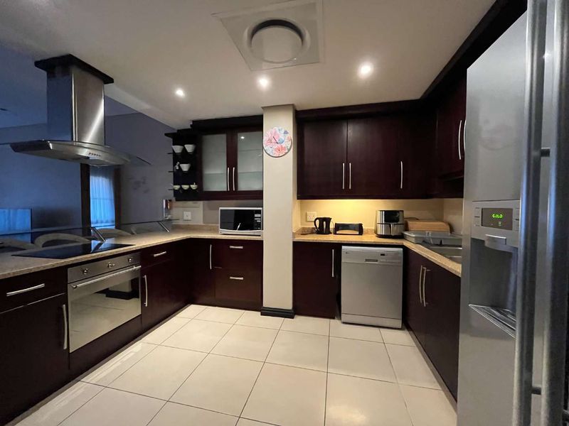 Luxurious 3-Bedroom Apartment with Panoramic Ocean Views in Prestigious Zimbali Estate - Photo 7