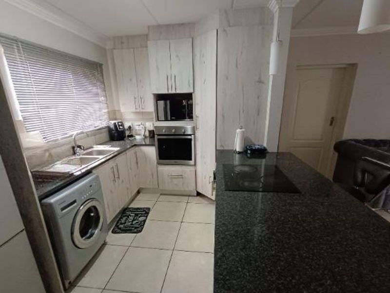 AMBERFIELD - THE HUTTON - 2 BEDROOMS - 2 BATHROOMS - Photo 5