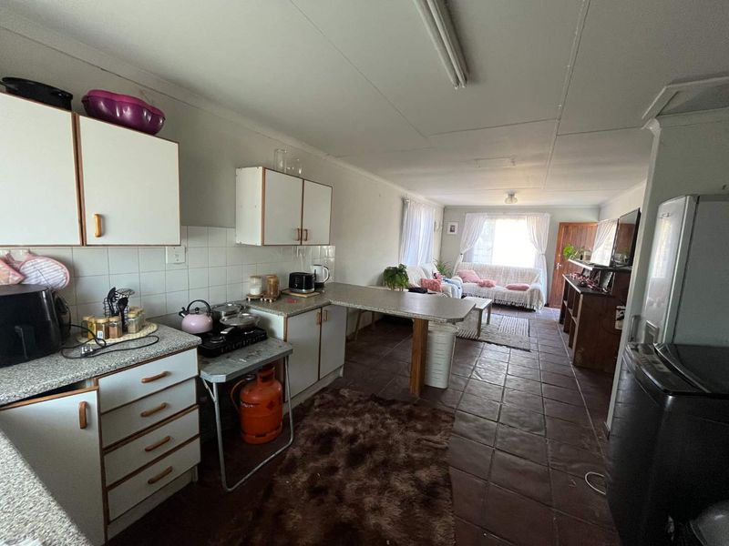 3 Bedroom House with Flat for Sale in Blydeville - Photo 4