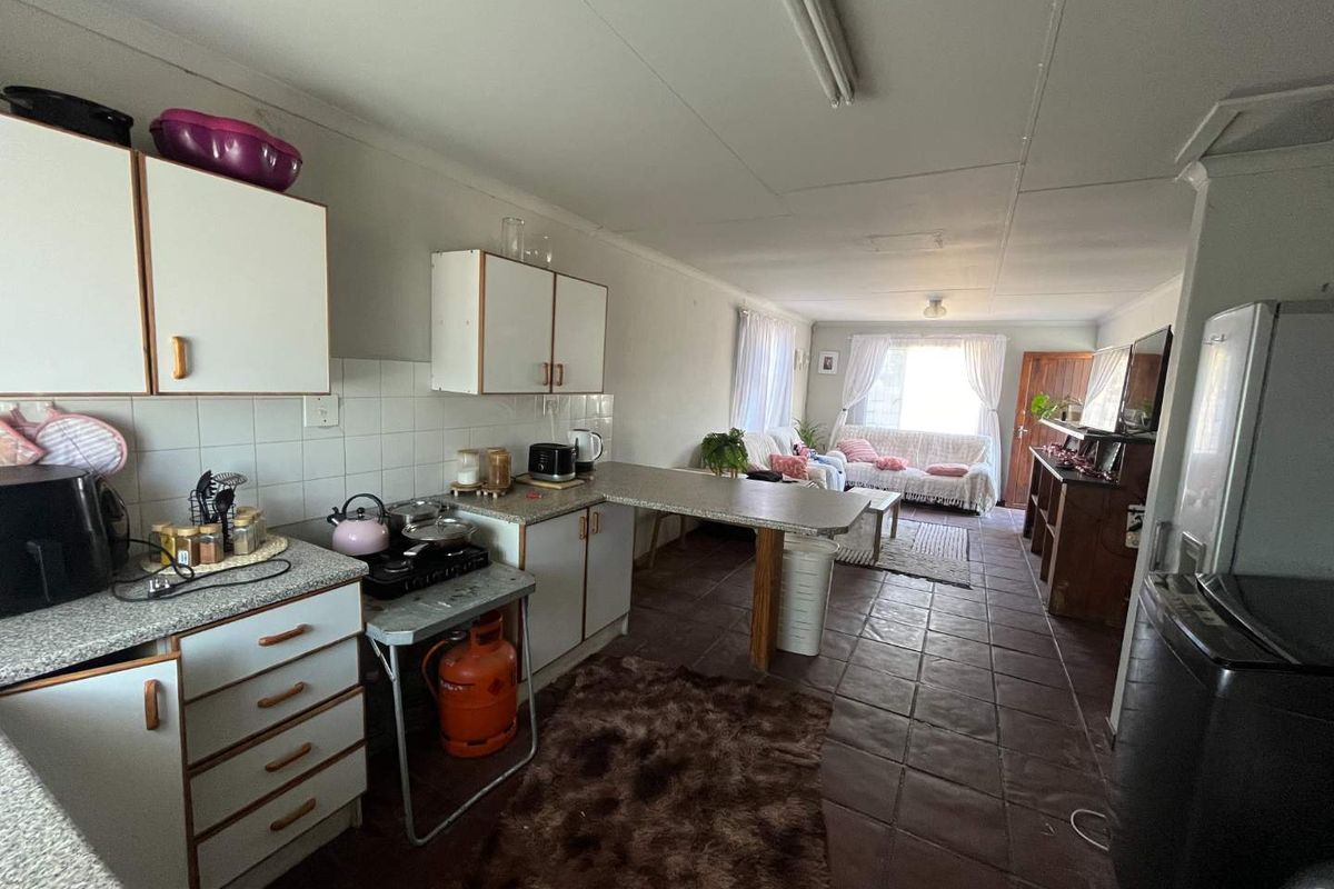 3 Bedroom House with Flat for Sale in Blydeville - Photo 4