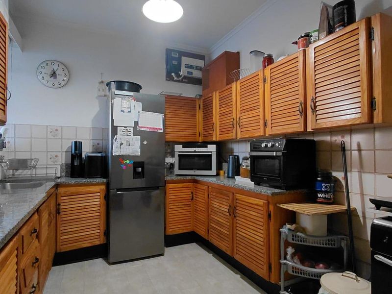 Spacious 3 bedroom Apartment with Garage - Photo 8