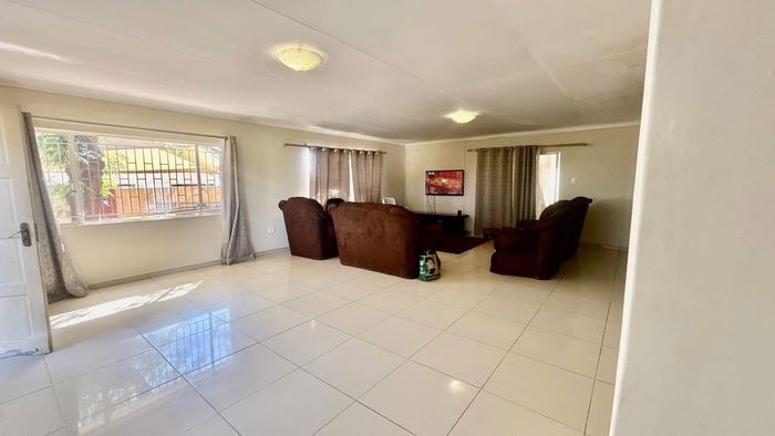 Property #2553233, House For Sale in Windhoek West