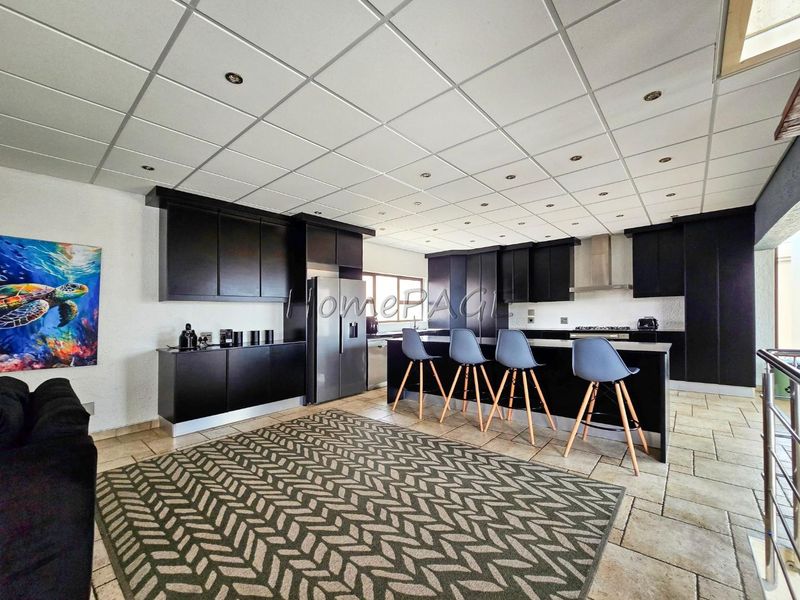 Long Beach, Proper, Walvis Bay: 4 Bedr Contemporary home is for Sale - Photo 10