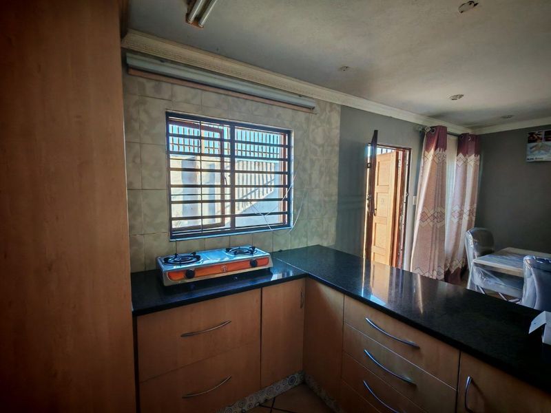Hassle Free Home For Sale - Photo 6