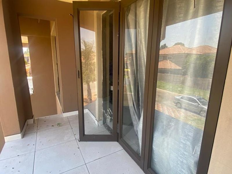 6 bedroom home for sale - Photo 3