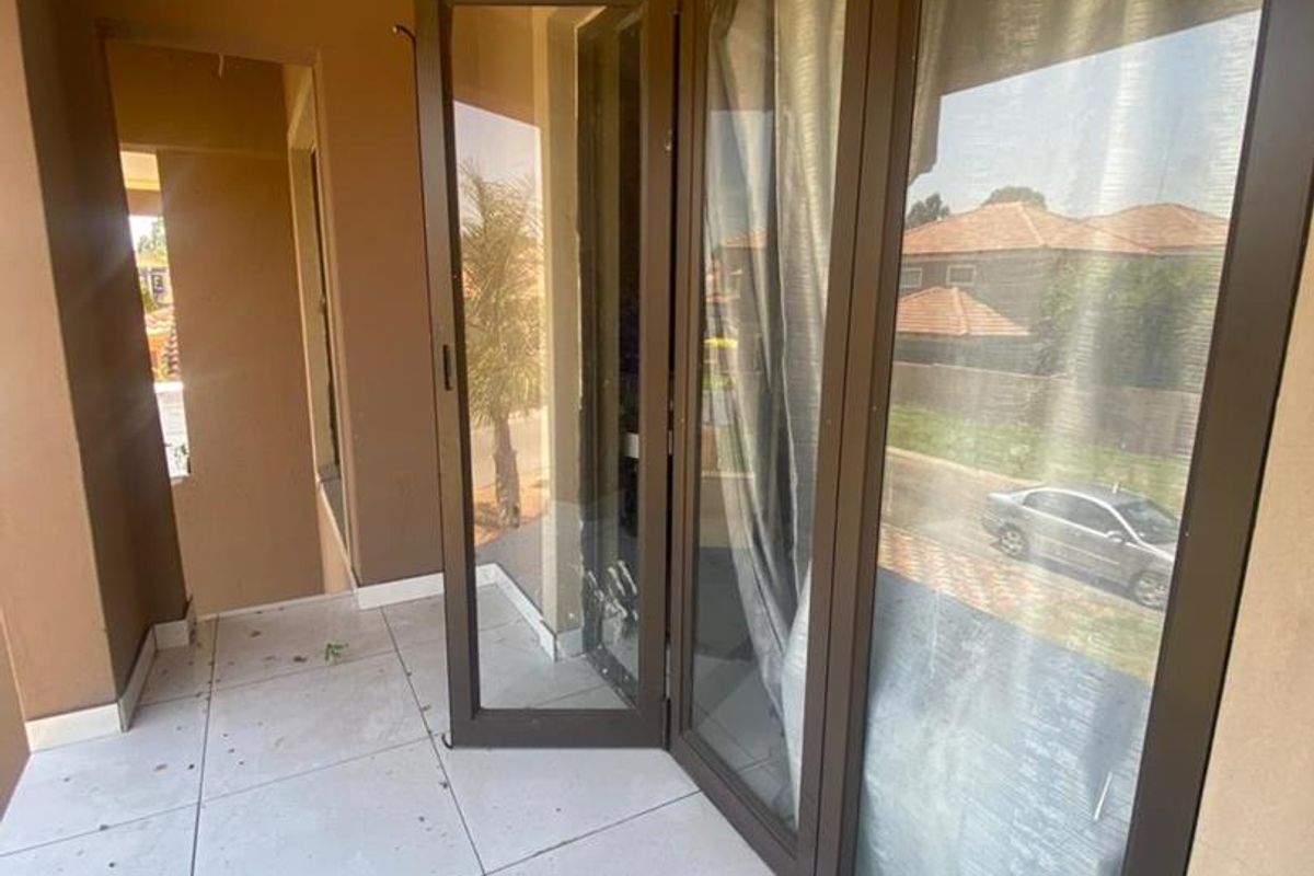 6 bedroom home for sale - Photo 3