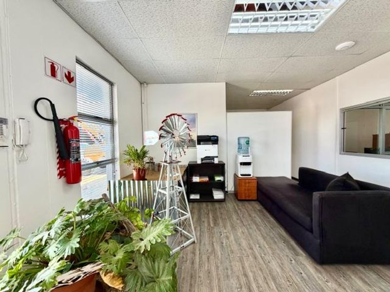 Well maintained prime commercial property for rent. - Photo 9