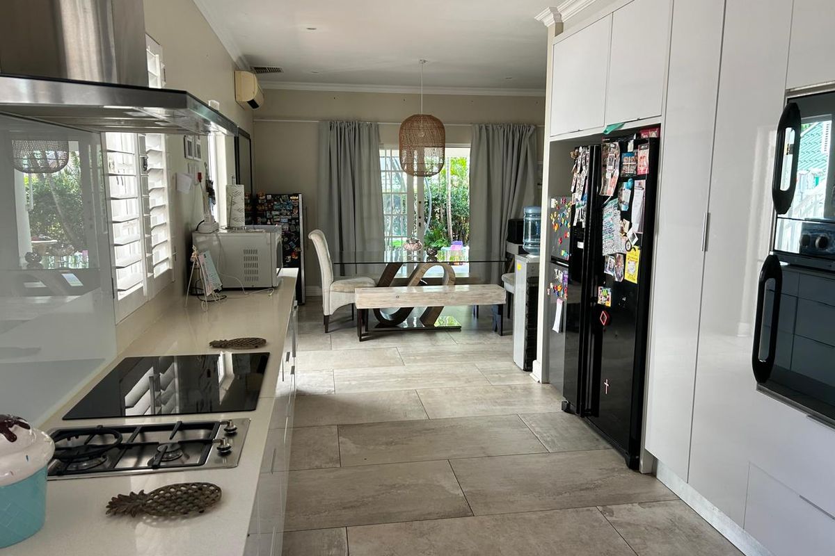 Exceptional 4-Bed Golf Estate Townhouse - Photo 3