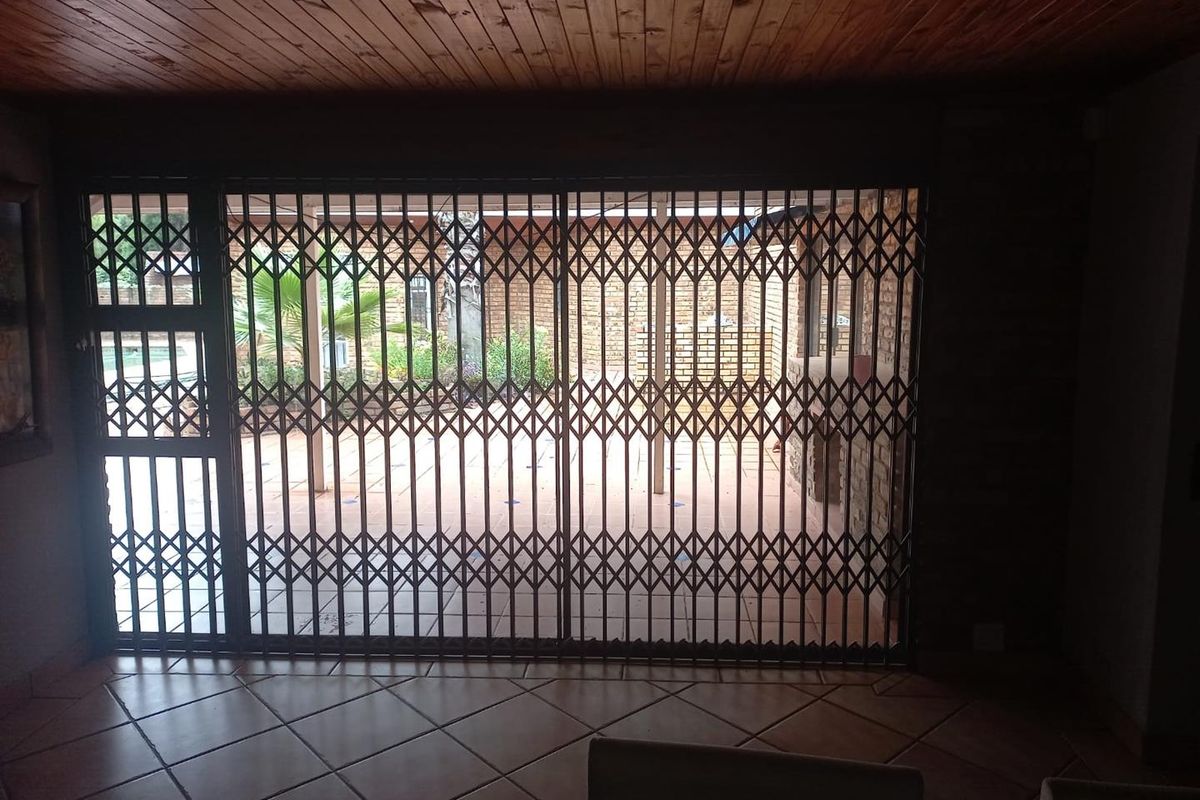 OWN YOUR DREAM!!! BEAUTIFUL 5 BEDROOM MOME FOR SALE IN MONUMENT PARK!! - Photo 4