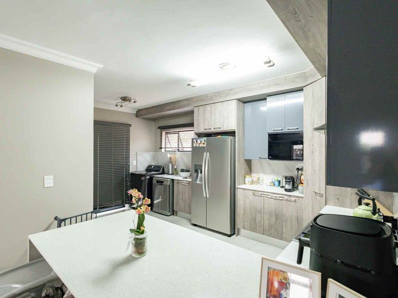 Spacious 4 Bedroom Double Story Home in Montana Village Estate - Photo 8