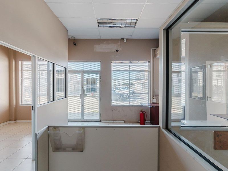 GREAT COMMERCIAL AND RETAIL PROPERTY - Photo 5