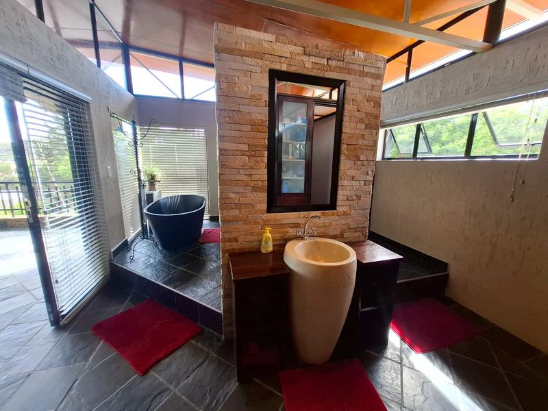 Home with three flats & a home office - Photo 3