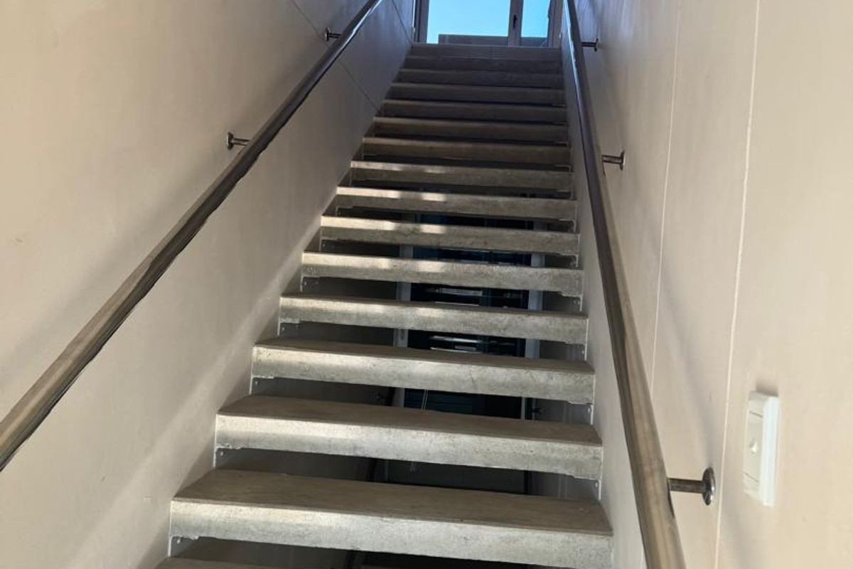 STAND ALONE BUILDING TO LET - VERY MODERN - Photo 5