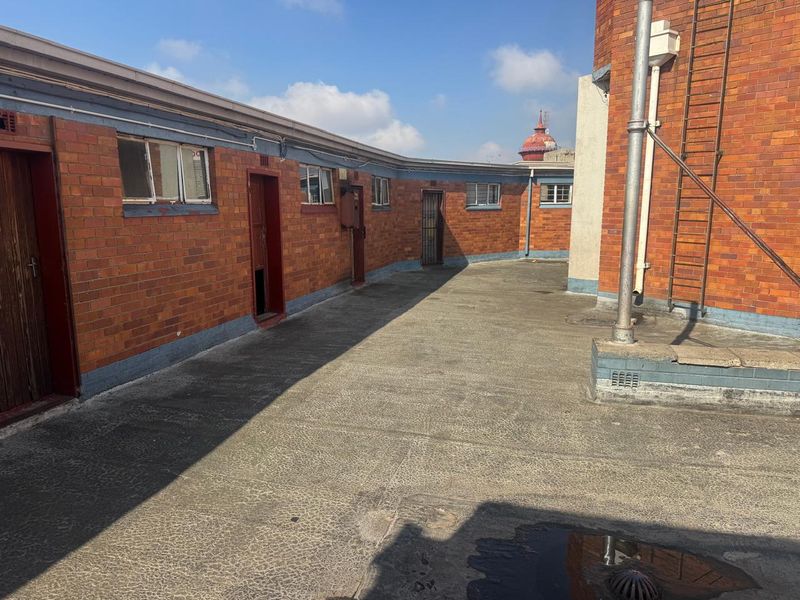 Residential building for sale with great return on investment - Photo 5