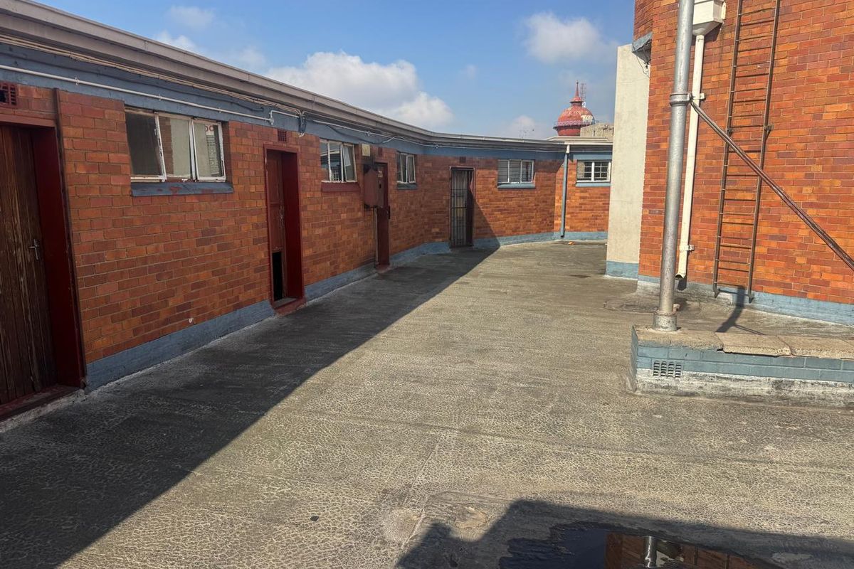 Residential building for sale with great return on investment - Photo 5