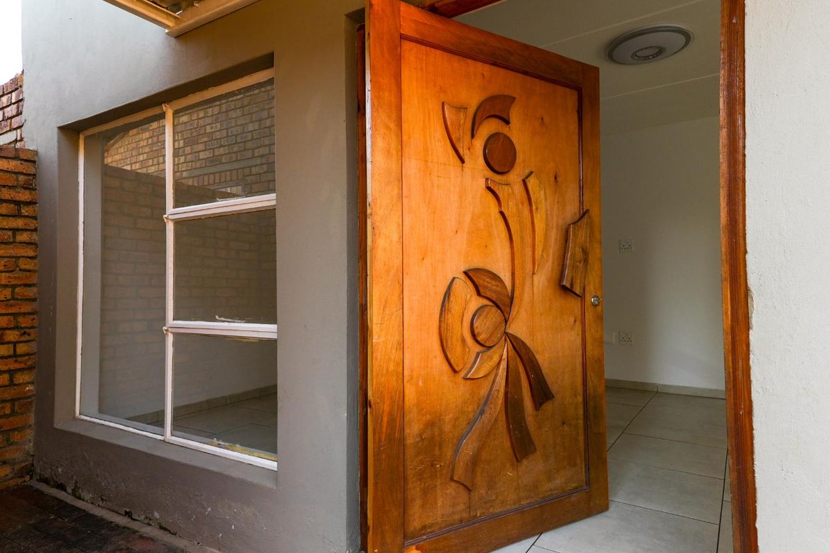 LOCK & GO Immaculate 3-Bedroom APPARTMENT in DERSLEY PARK - Photo 3