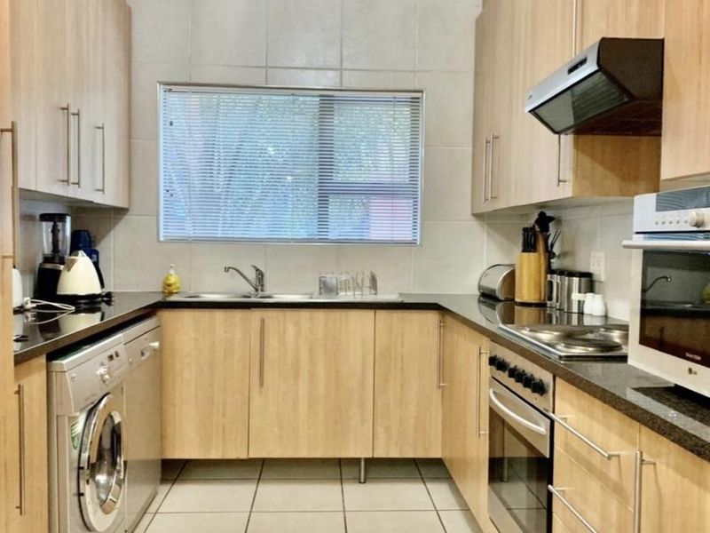 SPACIOUS  EXECUTIVE 2 BED 2 BATH FULLY FURNISHED TOWNHOUSE MORNINGSIDE - Photo 7