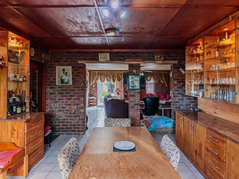 Family Home for Sale - Photo 9