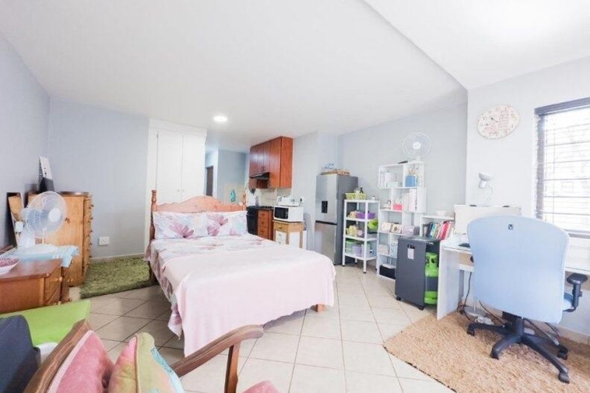 Spacious bachelor ground unit in Oukraal Estate - Photo 5