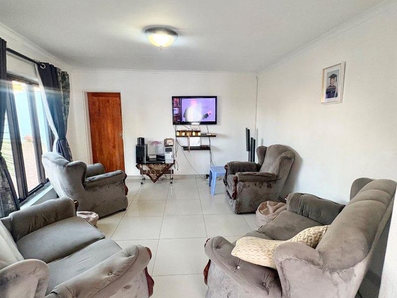 3 Bedrooms House For Sale in Khomasdal - Photo 3