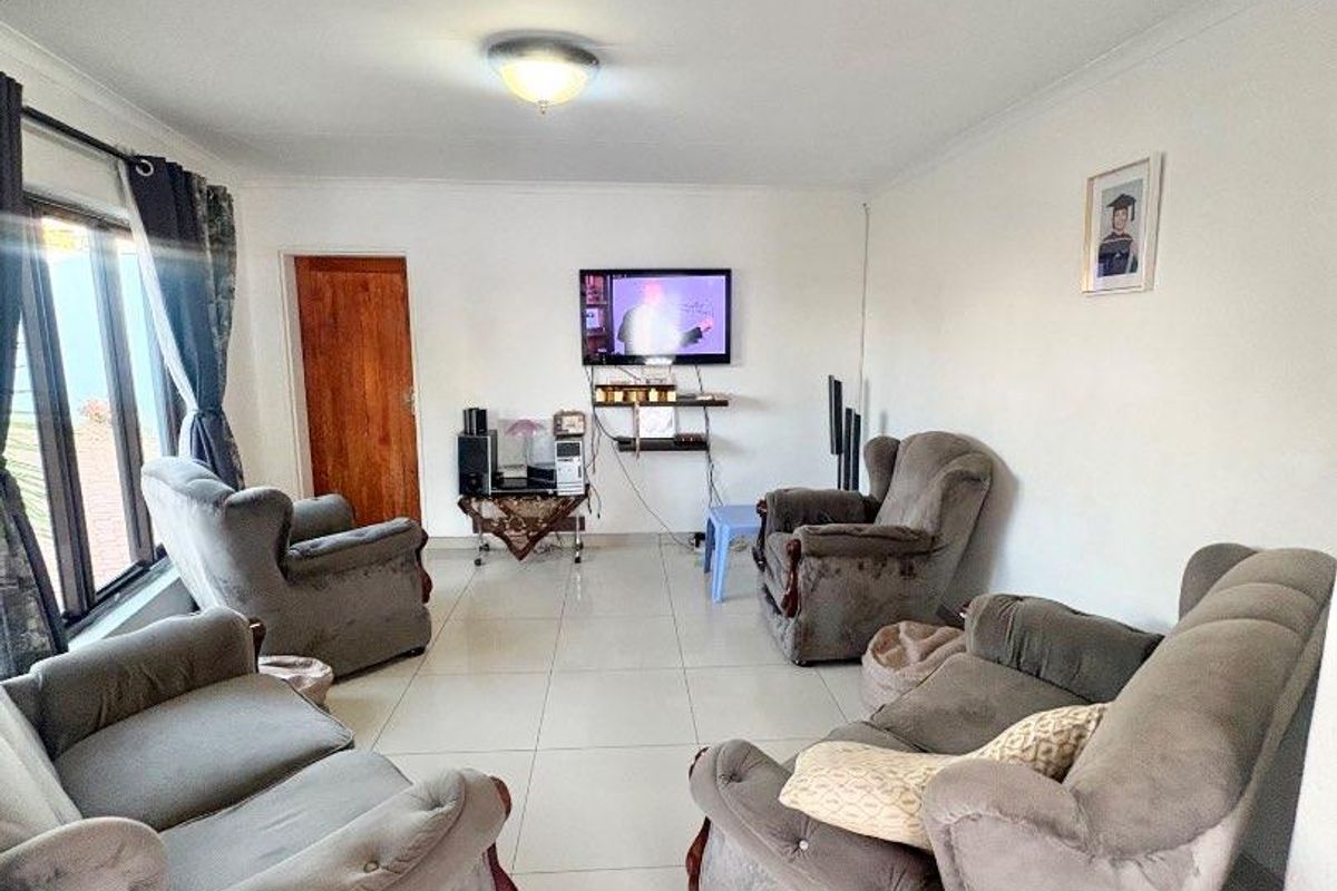 3 Bedrooms House For Sale in Khomasdal - Photo 3