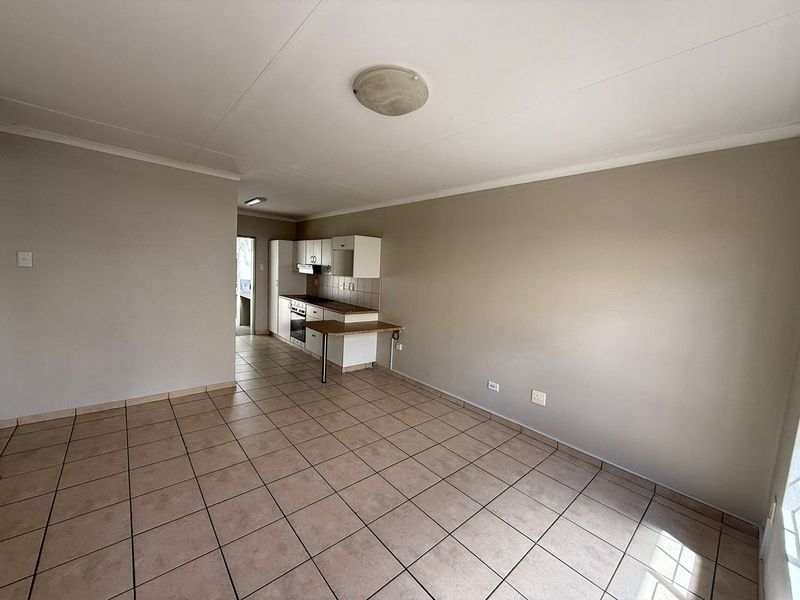 2 Bedroom Townhouse For Sale in Pionierspark Ext 1 - Photo 3