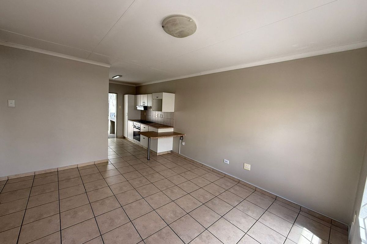 2 Bedroom Townhouse For Sale in Pionierspark Ext 1 - Photo 3