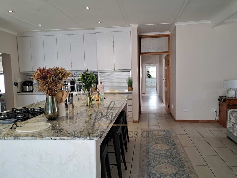 A remarkable Find!!!   Spacious 5 bedr family home with LOTS of garage space for sale in Meersig, Walvis Bay   selling for N$4.2 mil - Photo 6
