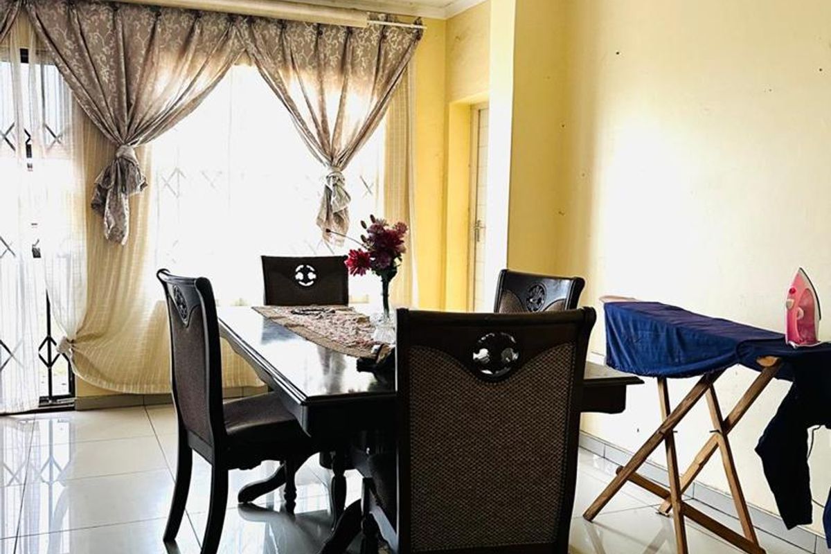 Spacious Ngwelezana Home: Five Bedrooms, Ready for Your Touch - Photo 3