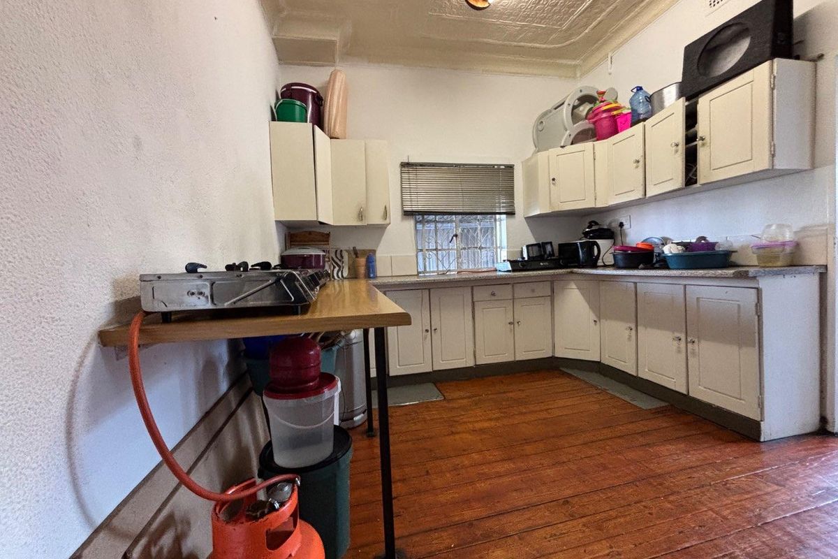 Spacious 3-Bedroom Home with a flatlet for investment - Photo 3