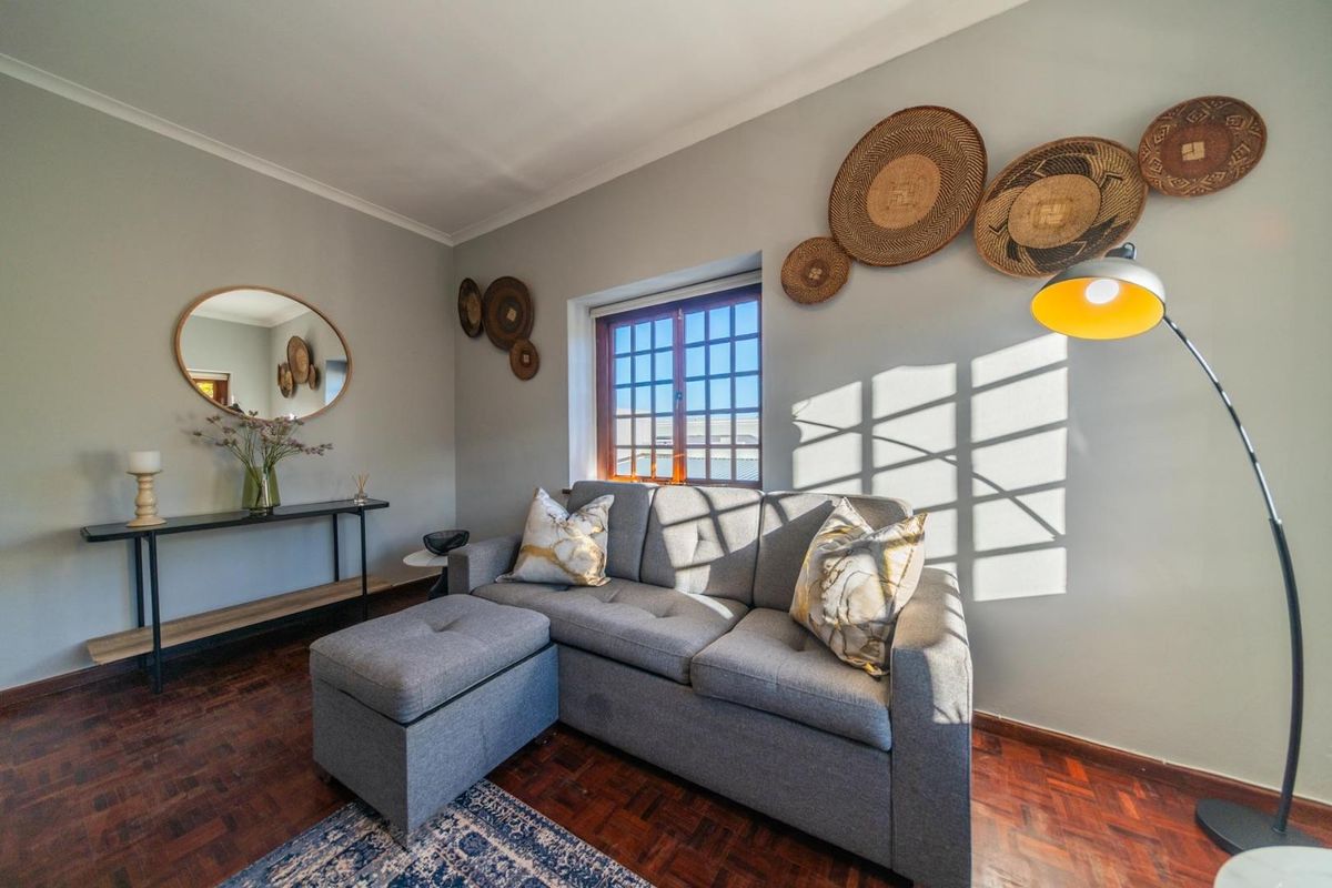 Furnished Franschhoek Apartment with Scenic Views | Available 1 June-31 Oct 2026 - Photo 2