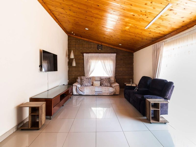Beautiful 3-Bedroom Home with a Flatlet - Photo 6