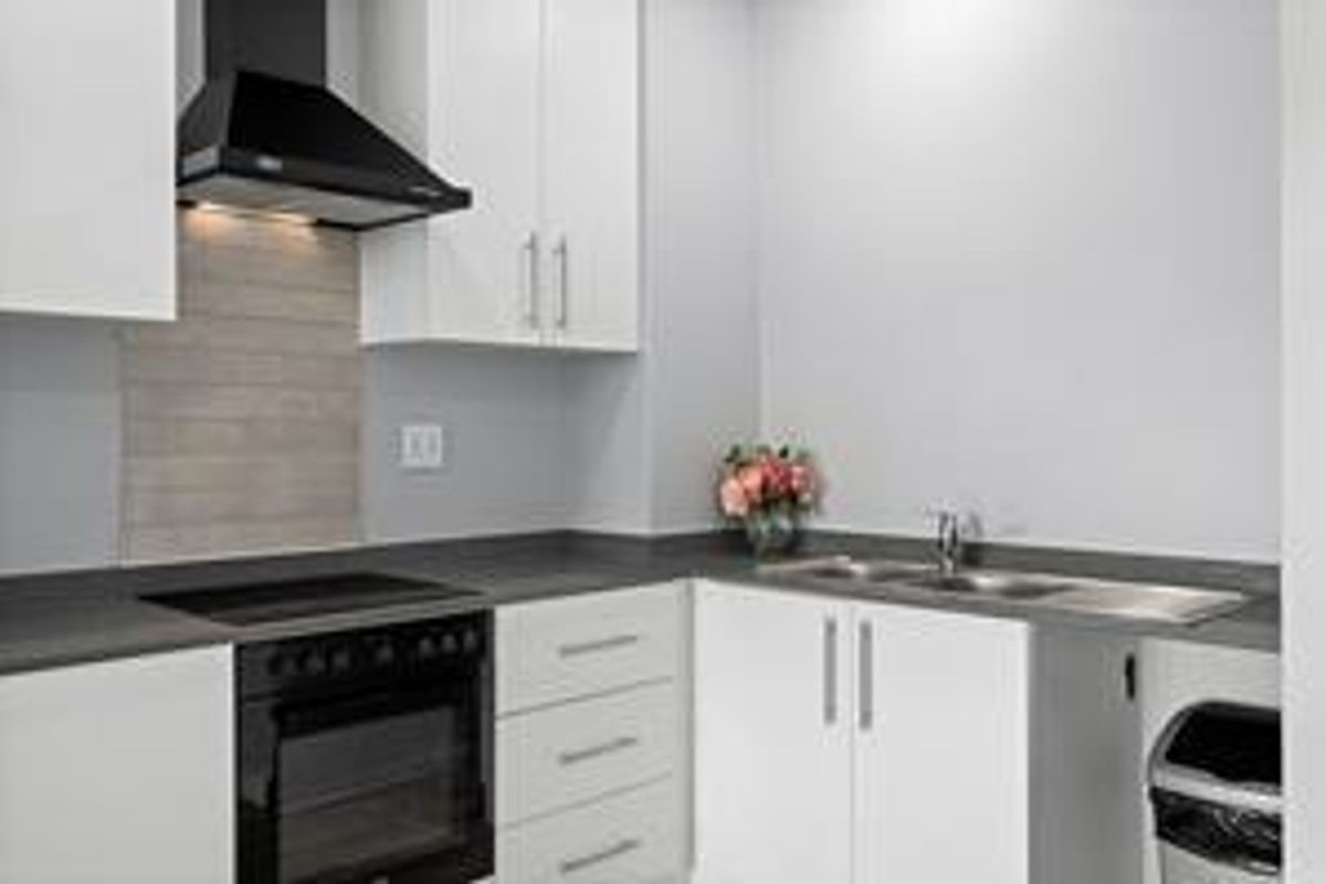 Contemporary Lock-Up-and-Go Living in Cotswold Fenns | 2 Bedroom, 2 Bathroom - Photo 4