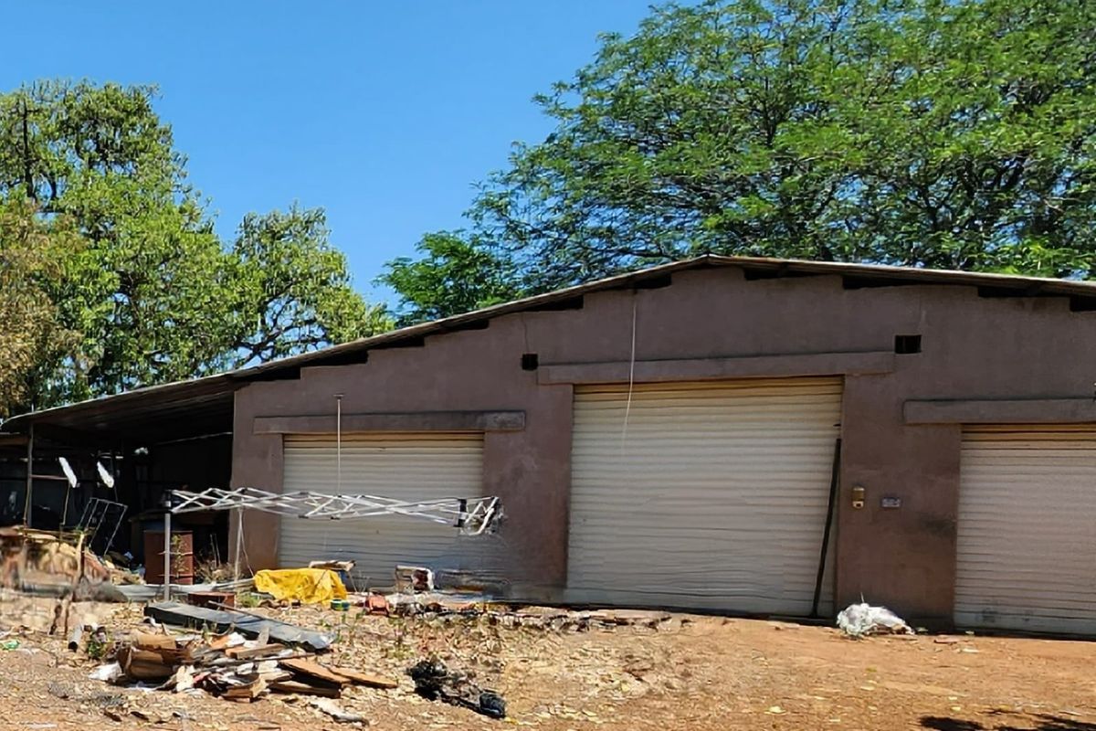 7 Bedroom Farm Next to Main Road in Haakdoornboom - Photo 5