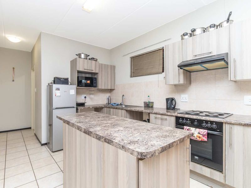 Prime Randpark Ridge: Modern Comfort Meets Convenience! - Photo 4