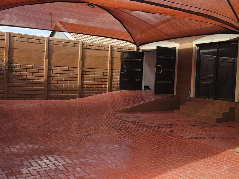 Massive house for sale  at Canal Village - Photo 10