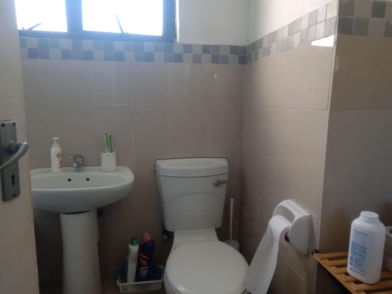 Two Bedroom For Sale In Glenwood - Photo 5