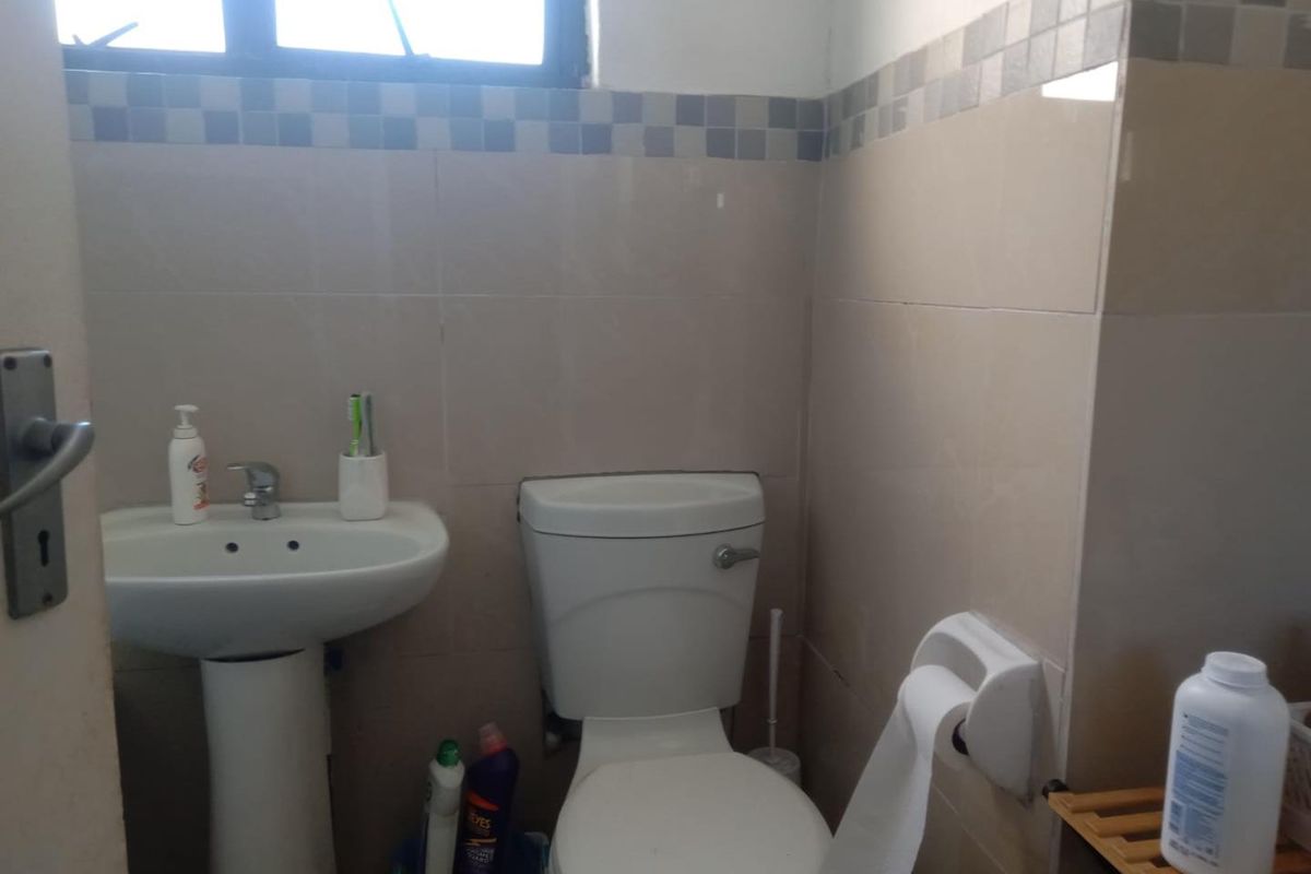 Two Bedroom For Sale In Glenwood - Photo 5