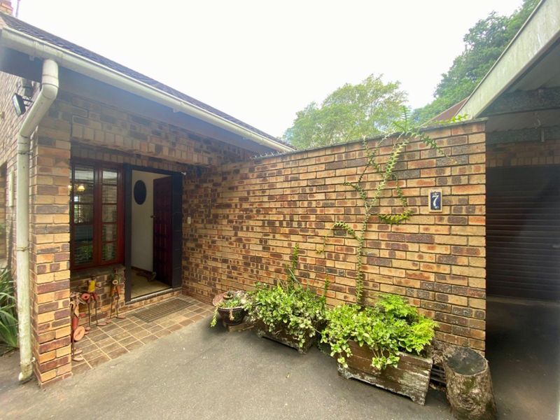 SPACE, PRIVACY AND LUSH SURROUNDS IN THE HEART OF KLOOF - Photo 3