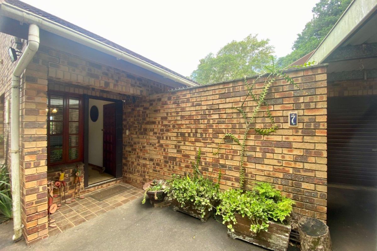 SPACE, PRIVACY AND LUSH SURROUNDS IN THE HEART OF KLOOF - Photo 3