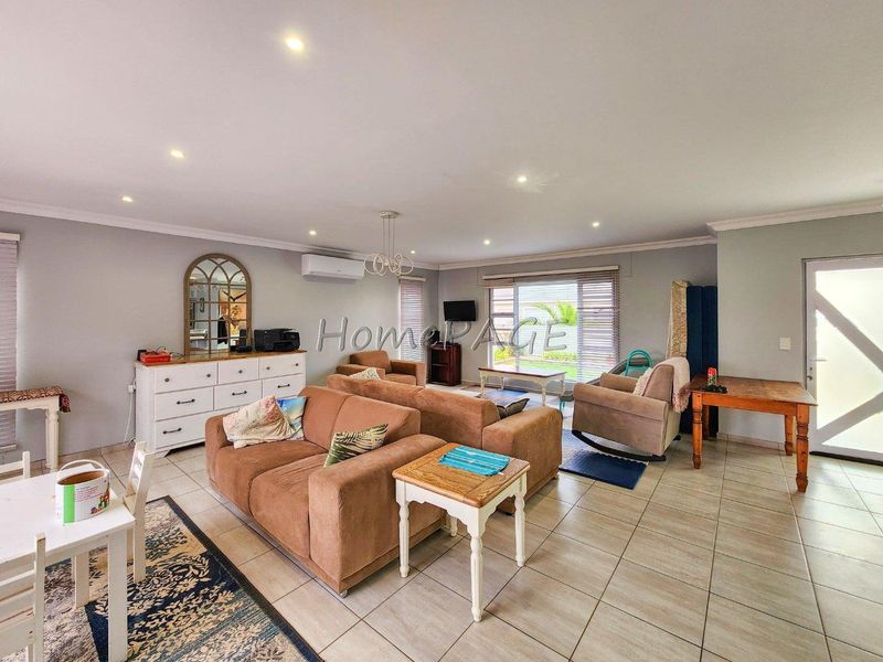 Ext 11, Henties Bay:  Stylish and modern house for sale in Sunbay - Photo 8