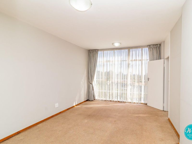 Sunny, Spacious & Perfectly Positioned! - Photo 7