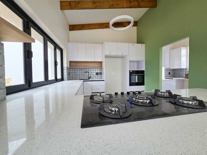 Embrace luxurious coastal living in Skulpiesbaai Estate. - Photo 7