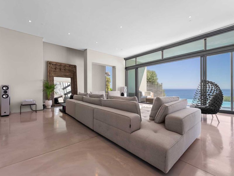 A Rare Architectural Masterpiece with Iconic Camps Bay Views - Photo 5